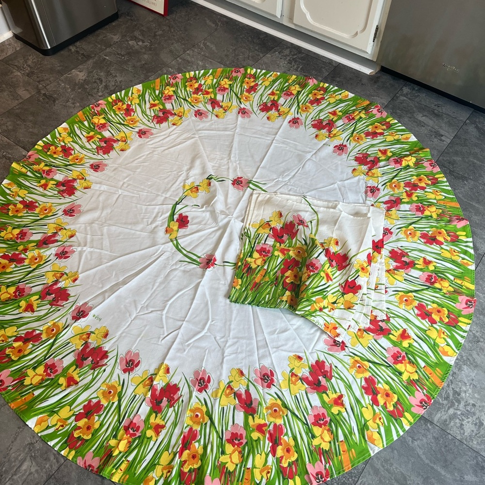 Vera Neumann Round Floral Tablecloth 68” 4 napkins included from 90’s remake
